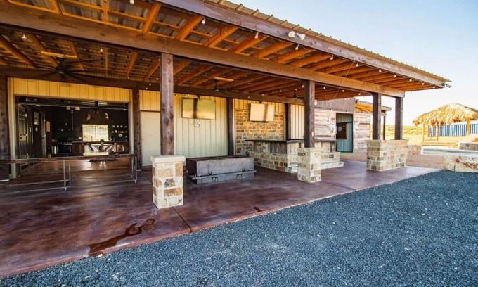 New Braunfels House | The Dam Ranch · The Dam Ranch | Country Living + Modern Amenities