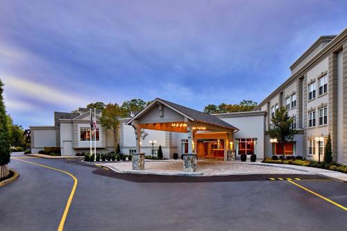 Pittsford Hotel | The Del Monte Lodge Renaissance Rochester Hotel & Spa
