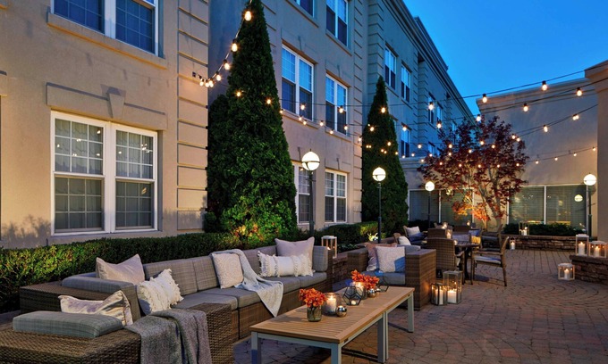 Pittsford Hotel | The Del Monte Lodge Renaissance Rochester Hotel & Spa