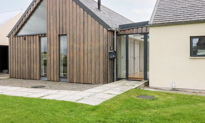 Westhill Cottage | THE DEN, pet friendly, with open fire in Westhill