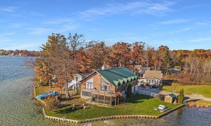 Palo Cottage | The Derby Lodge - Lake living at its finest!