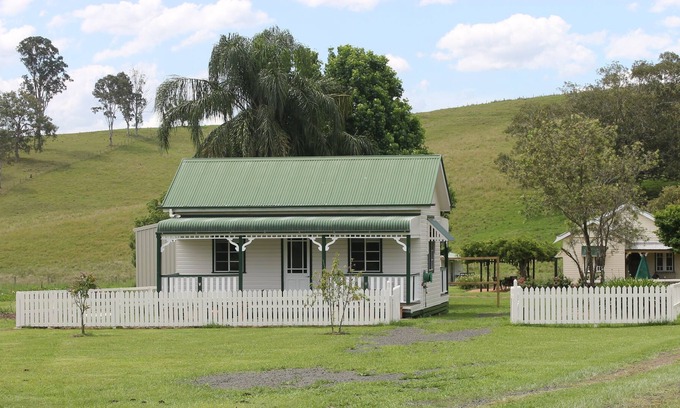 Horseshoe Creek Apartment | The Dollhouse Cottage - tranquil country retreat