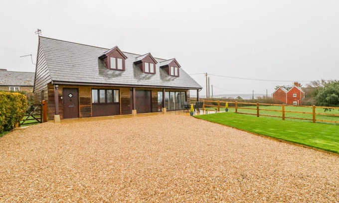 Alweston Cottage | THE DONKEY SHED, family friendly, with a garden in Sherborne