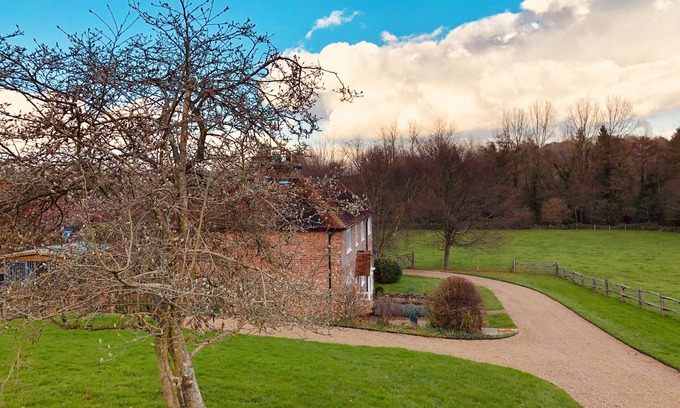 Withyham Bed & Breakfast | The Dorset Arms Cottages