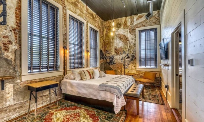 Brenham Hotel | The downtown Brenham Schoolhouse Hotel, Room B