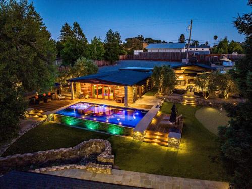 Healdsburg House | The Dragonfly- Complimentary Wine Tasting At Croix Included!