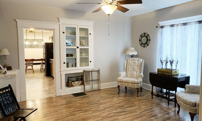 Rockville House | The Dragonfly Guest House, 3 Bedroom, 3 Bath, sleeps 8