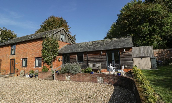 Dunbridge House | THE DUNNIT@MANOR FARM, family friendly in West Tytherley
