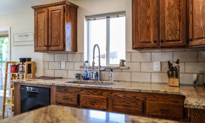 Klamath Falls House | The Dutch House Family Hideaway