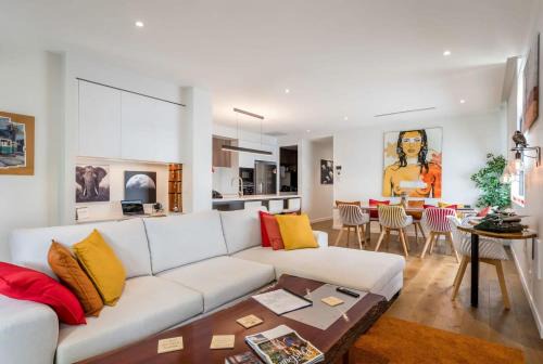 East Brisbane Apartment | The Eclectic Retreat - 3BR with Parking