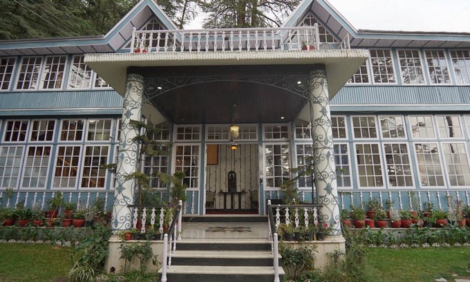 Chhota Shimla Bed & Breakfast | The Edgeworth, Superior