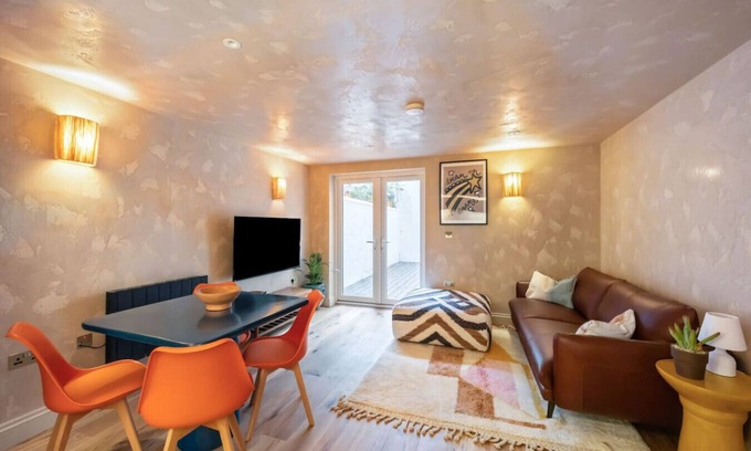Montpelier Apartment | The Elements - Earth Suite, perfect location.