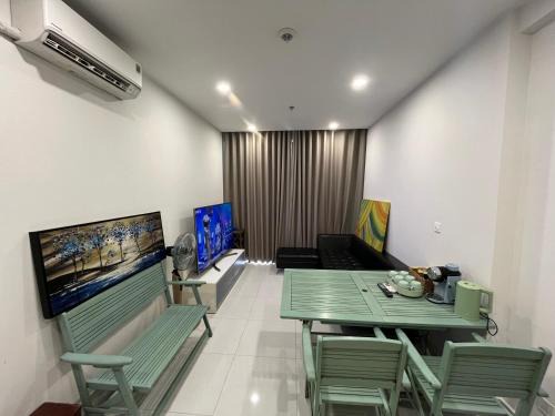Thuan An Apartment | The Emerald Golf View Apartment