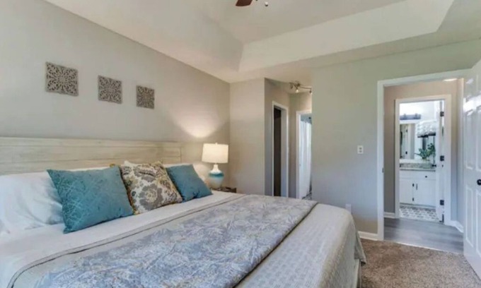 Lewisburg House | The Emerald-near Henry Horton- Sleeps 8- 2.5 baths