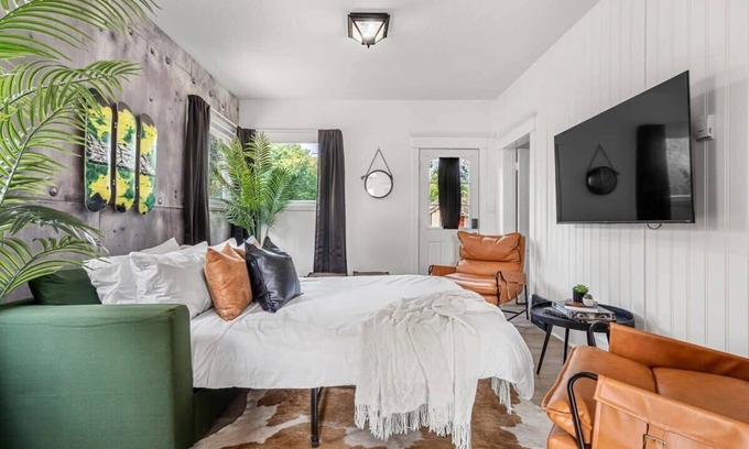 Drumheller House | The Era| 2-Bedroom | BBQ, River & Big Dinosaur