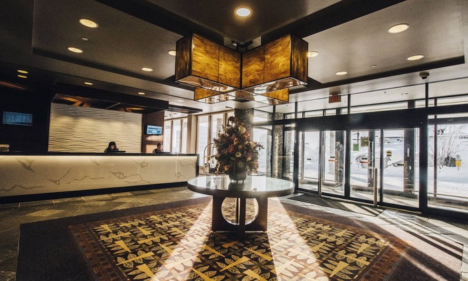 Yellowknife Hotel | The Explorer Hotel Yellowknife
