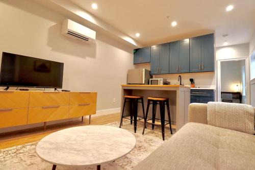 Old Town Alexandria Apartment | The Fairfax Suite at Prince Street Inn