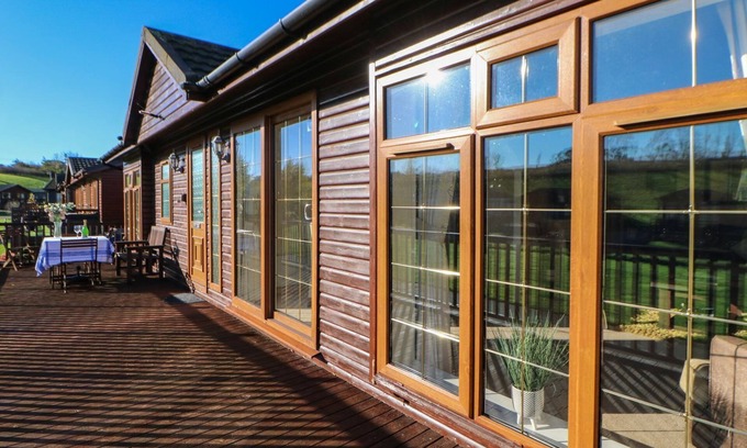 Tunstall Cottage | THE FAIRHAVEN, pet friendly in Catterick, North Yorkshire