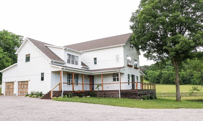 Thompson's Station House | The Farm at Water Oak wedding & large groups