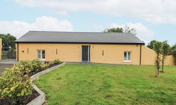 Athy House | THE FARM COTTAGE, family friendly in Athy, County Kildare