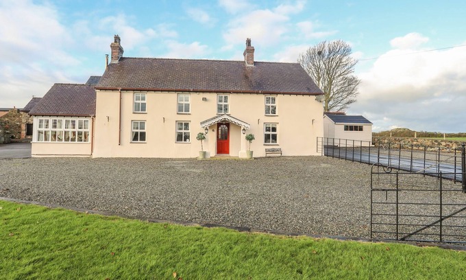 Bodorgan Cottage | THE FARM HOUSE, pet friendly, character holiday cottage in Llangefni