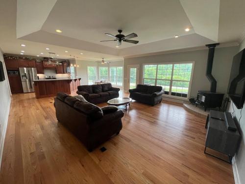 Bon Aqua House | The Farmhouse at Stonebrook Hollow