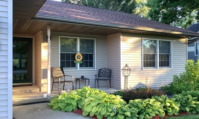 West Union House | The Farmhouse- country charm, room for family visiting, relaxing, or gathering