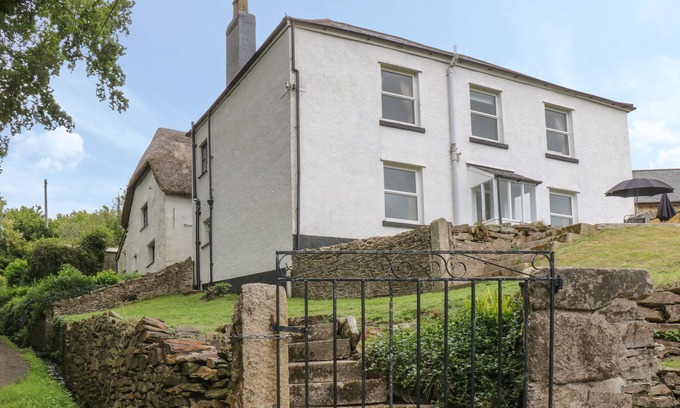 Sticklepath Cottage | THE FARMHOUSE, family friendly, with pool in Okehampton