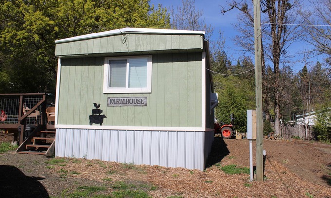 Roseburg Cabin | The Farmhouse on the North Umpqua River