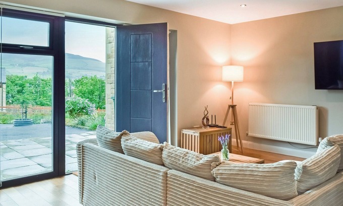 Stalybridge Cottage | The Farmhouse Retreat
