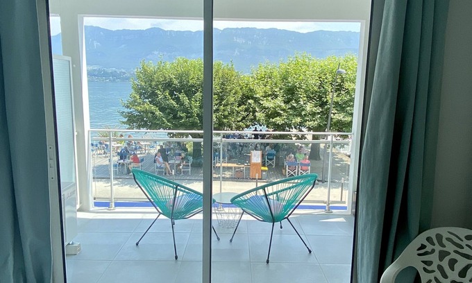 Le Bourget-du-Lac Apartment | THE FEET IN WATER