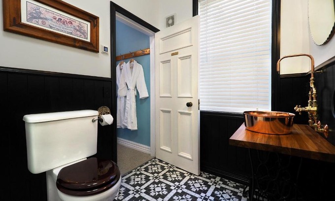 Lower Shotover Bed & Breakfast | The Ferry Bed & Breakfast