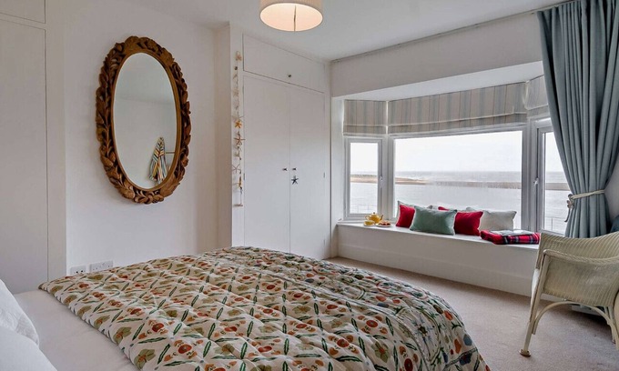 Felixstowe House | The Ferry Cottage - Three Bedroom House, Sleeps 6