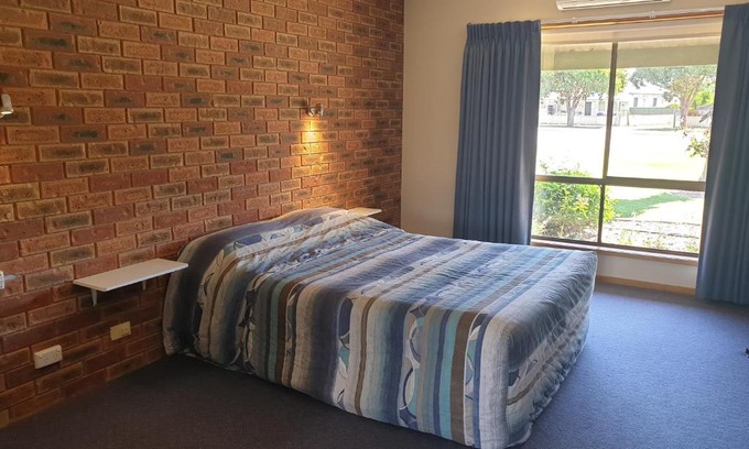 Finley Hotel | The Finley Palm Motor Inn
