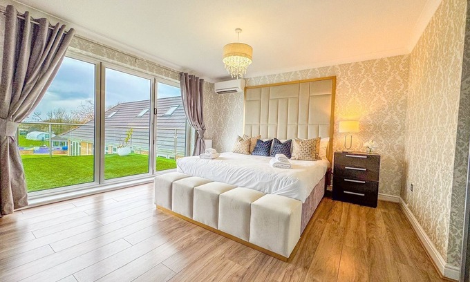 Frampton House | The Firs Luxury Home