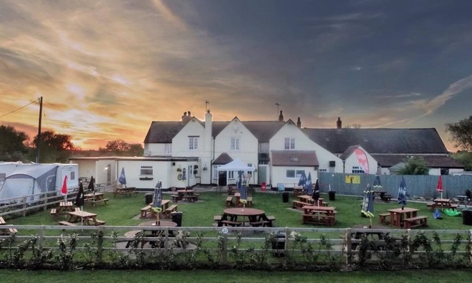 Pitchcombe Bed & Breakfast | The Fish and Anchor Inn