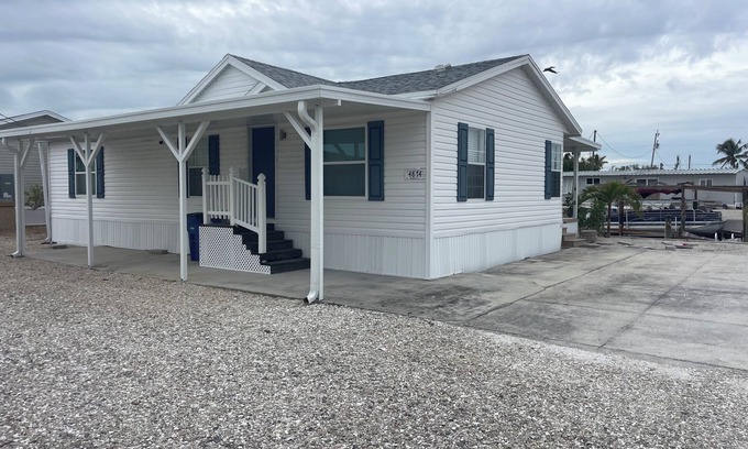 Flamingo Bay House | The Flamingo at Sandpiper 2 bed 2 bath waterfront location with dock and lift