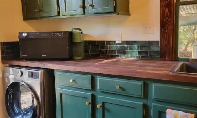 Edgewood Apartment | The Flora Garden House