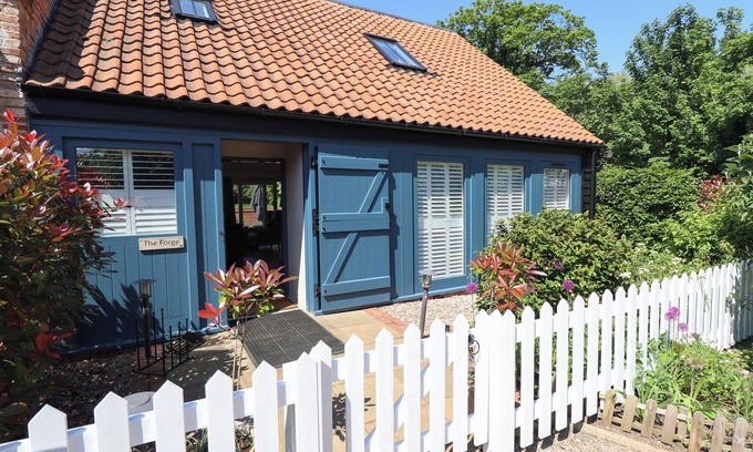 Aylesby Cottage | THE FORGE, with a garden in Laceby