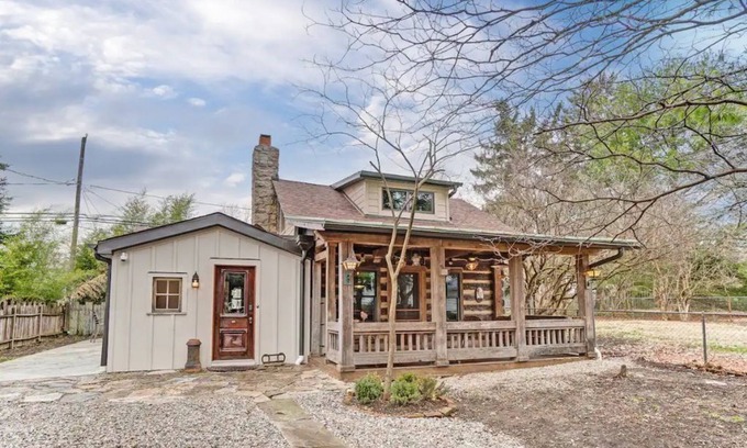 Clintonville Cabin | The Frog Cabin