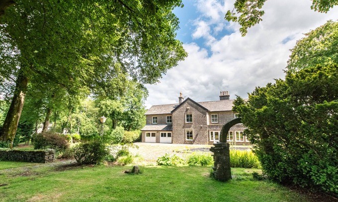 Peak District National Park House | The Gables - Seven Bedroom House, Sleeps 16