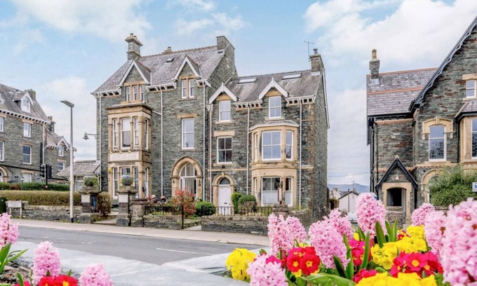 Keswick Apartment | The Gables Sleeps 14 (7 Bedrooms) - Central Keswick Location