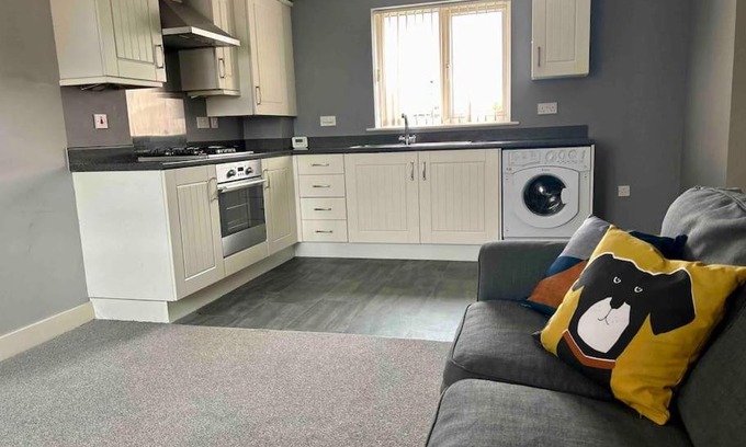 North Wheatley Apartment | The Gainsborough Mews-stylish & modern (sleeps 3)