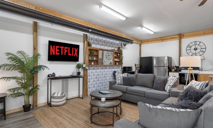 Pigeon Cabin | The Garage - Renovated - Caseville Beach - Golf - Kayak - Hike