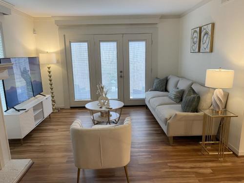 Uptown Apartment | The Garden Room at Galleria