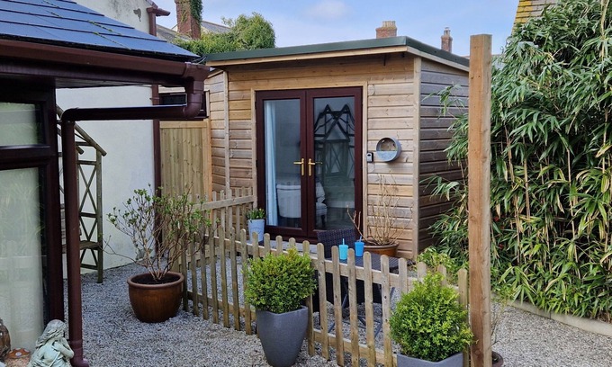 Redruth Apartment | The Garden Room Chalet