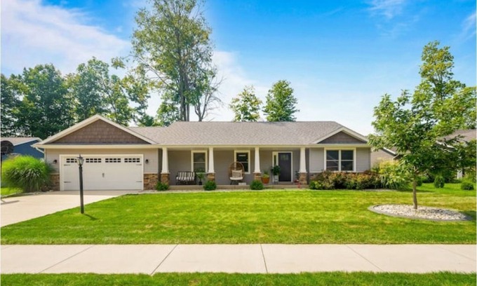 Goshen House | The Garden Woods