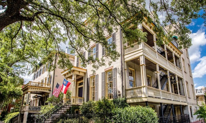 Historic Downtown Savannah Bed & Breakfast | The Gastonian, Historic Inns of Savannah Collection