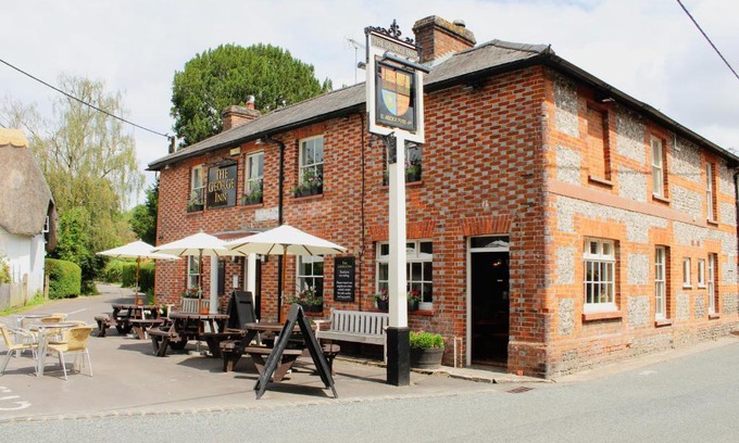 Saint Mary Bourne Hotel | The George Inn St Mary Bourne
