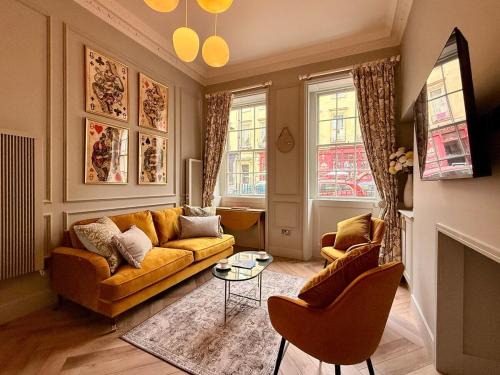 Upper Town Apartment | The Georgian Ace, central two bed two bath,Bath Keys